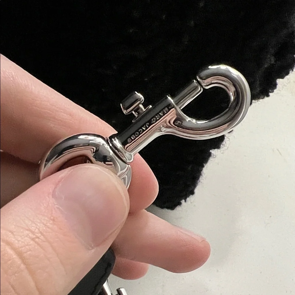 Marc Jacobs black teddy The Tote crossbody - Picture 2 of 10